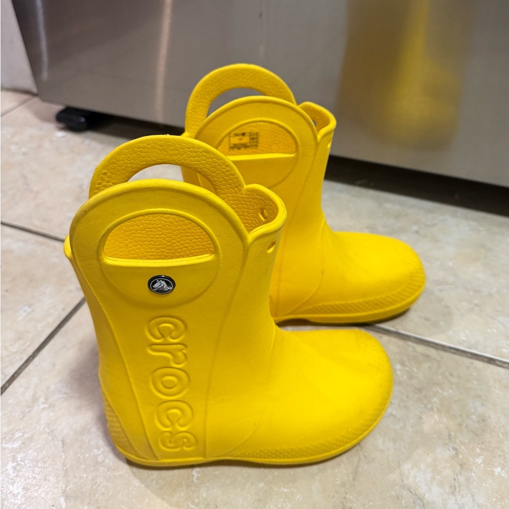 CROCS Handle It Rain Boots Kids Sz 13, Yellow
